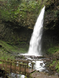 This is Upper Latourell Falls, looking at the old bridge